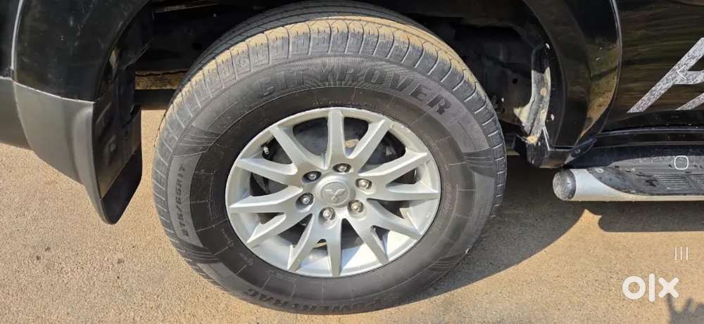 Mitsubishi Pajero Sports. Autometic