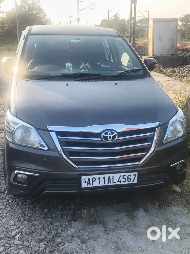 Toyota Innova 2.5g  2011