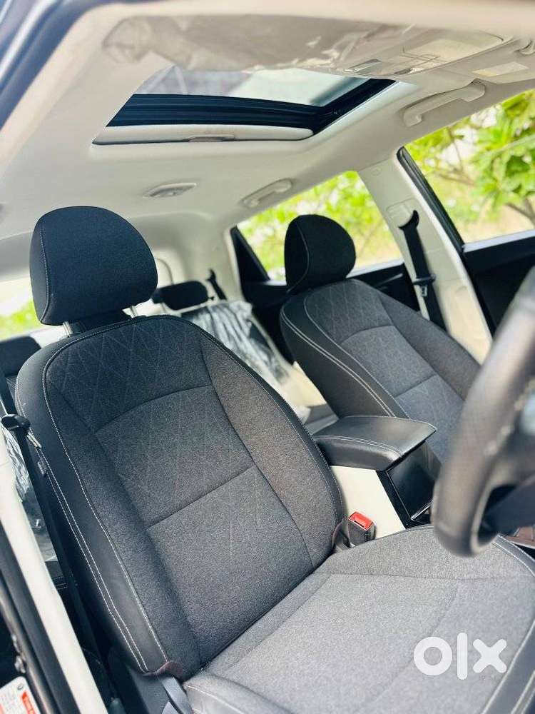 Mahindra Xuv 3xo Ax5l 1.2 Petrol At, 2026, Petrol