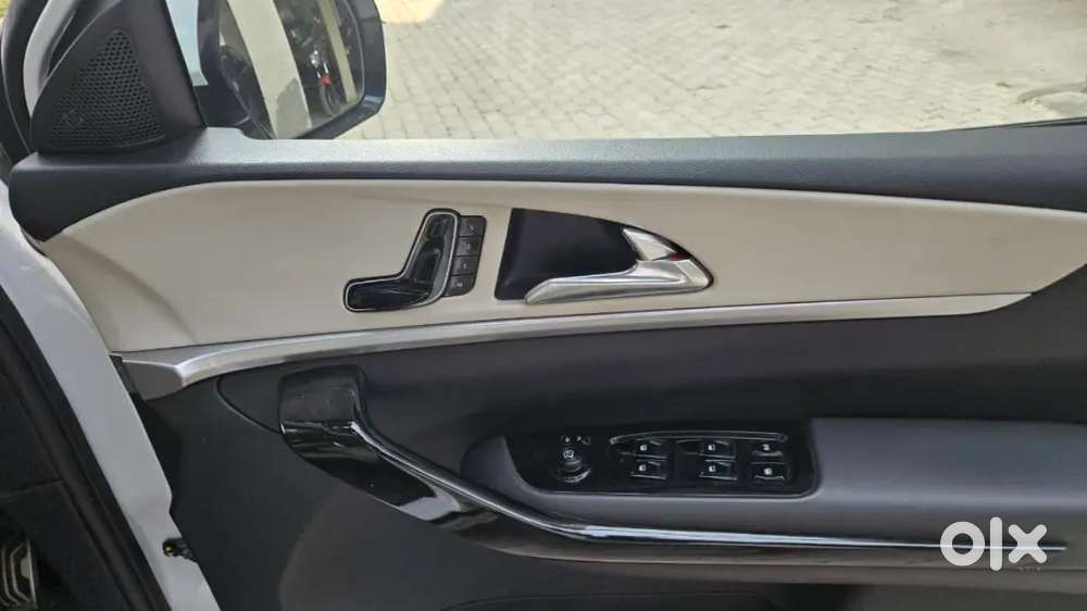 Mahindra Xuv700 2024 Diesel At Well Maintained