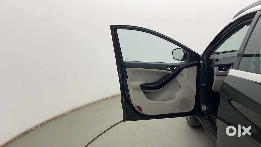 Tata Nexon 1.2 Revotron Xza Plus (o) Dual Tone, 2020, Petrol