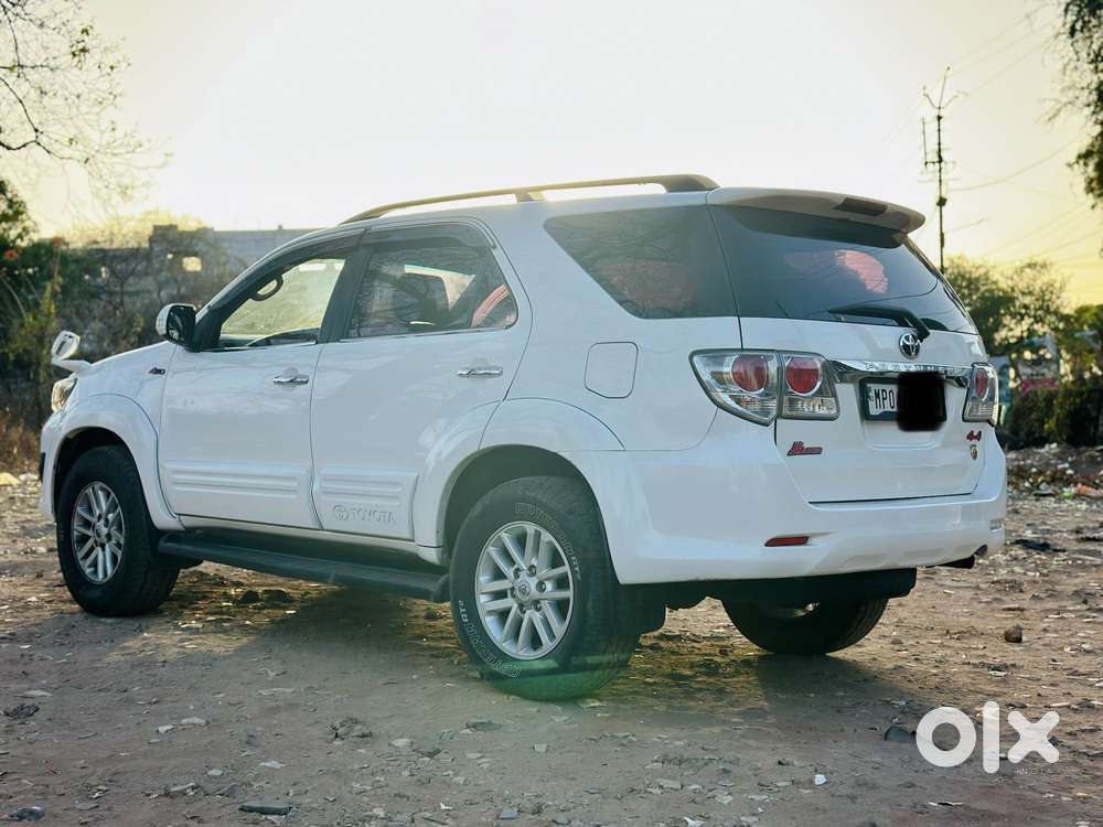 Toyota Fortuner 4x4 Manual Limited Edition, 2014, Diesel