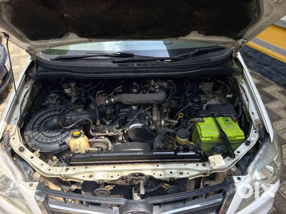 Toyota Innova 2.5 G (diesel) 8 Seater, 2013, Petrol