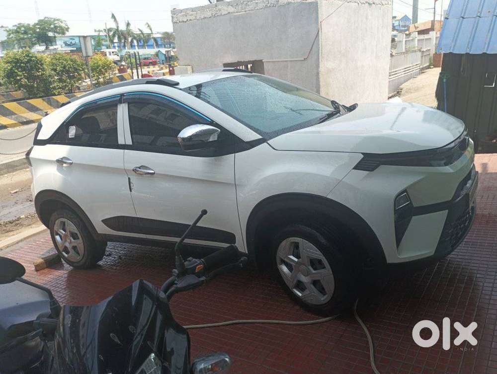 Tata Nexon Smart 1.2 Revotron Petrol 5 Mt, 2024, Petrol