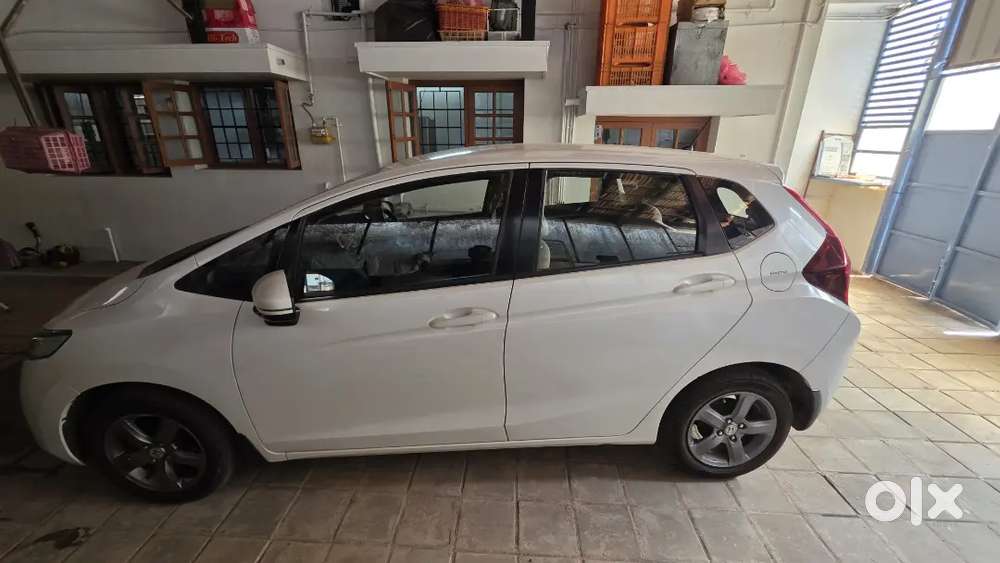 Selling My Well Maintained Honda Jazz(petrol Automatic)