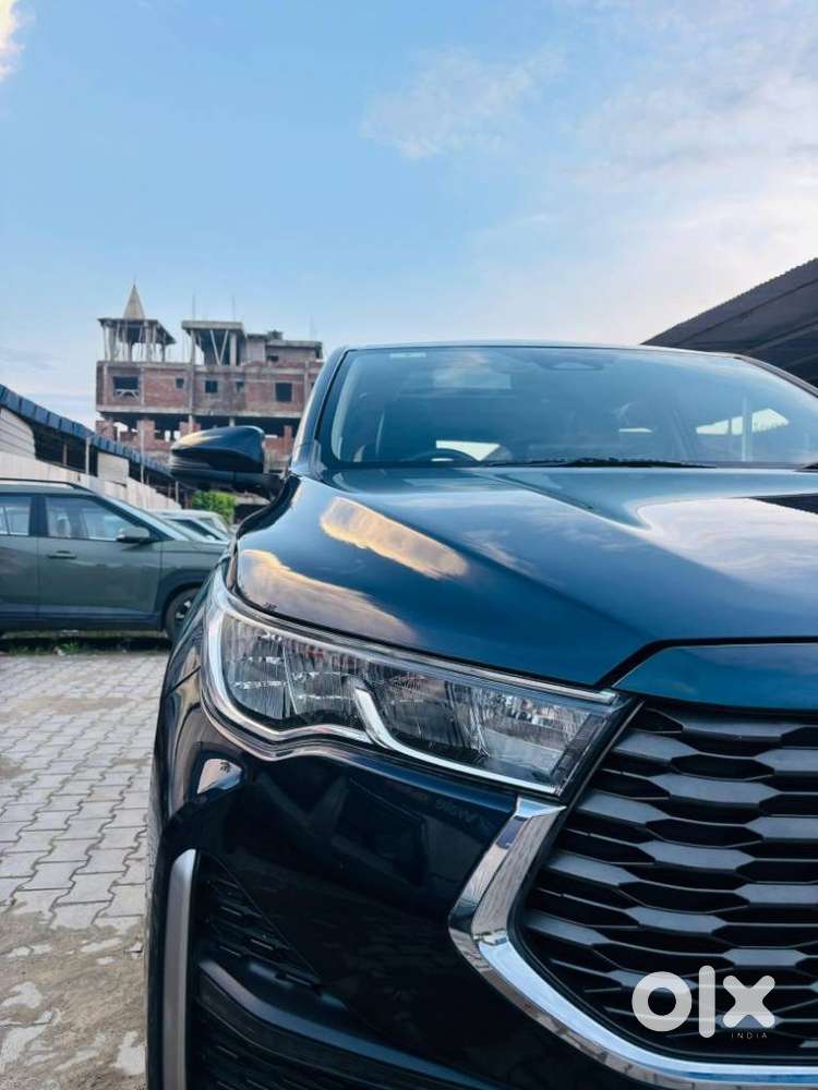 Toyota Innova Hycross 2.0 Zx (o) Hybrid 7 Str, 2023, Petrol
