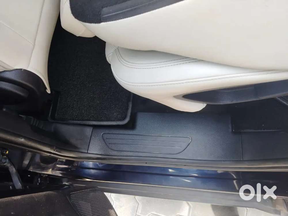 Mahindra Xuv700 2023 Diesel 60500 Km Driven