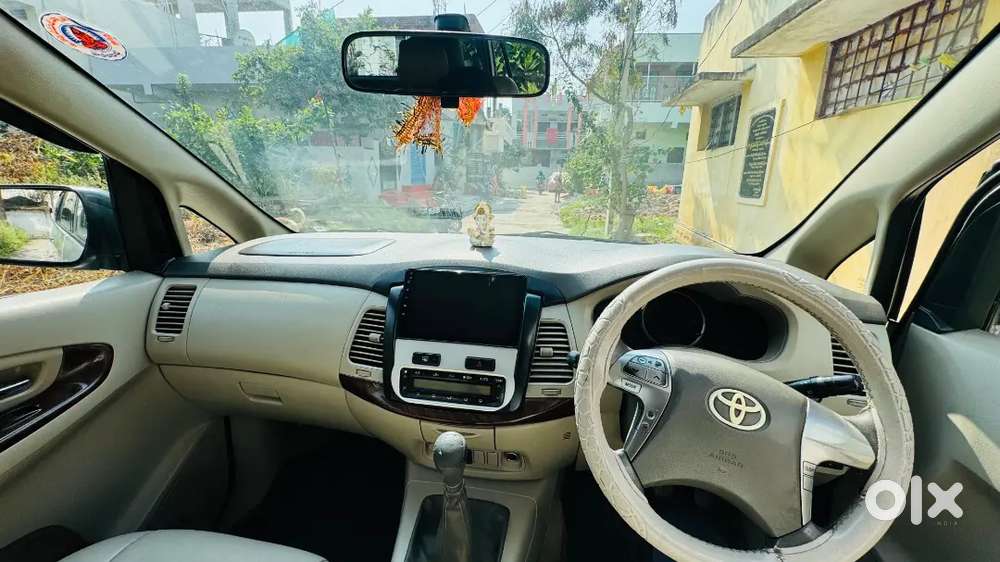 Toyota Innova 2.5 V 2014