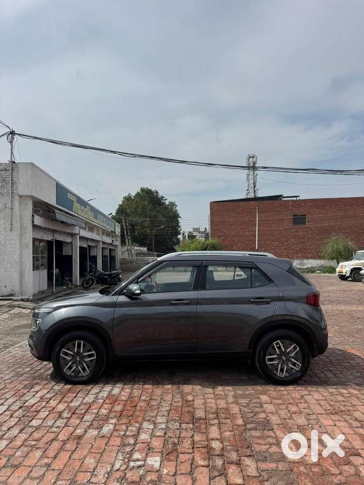 Hyundai Venue 2022 Diesel Well Maintained