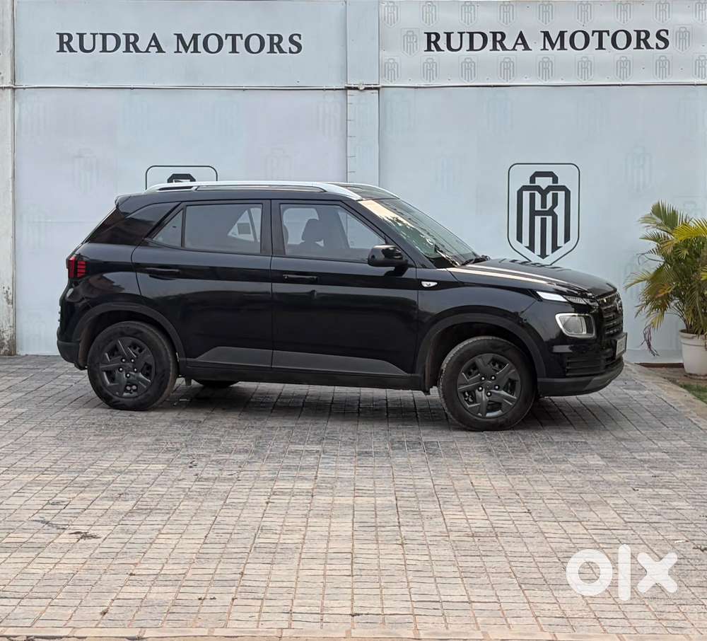 Hyundai Venue 1.2 S (o), 2024, Petrol