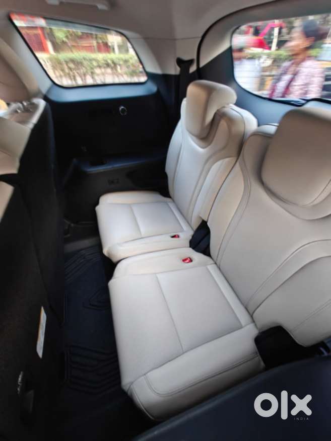 Mahindra Xuv700 2.0 Ax 7 Petrol At Str, 2023, Petrol