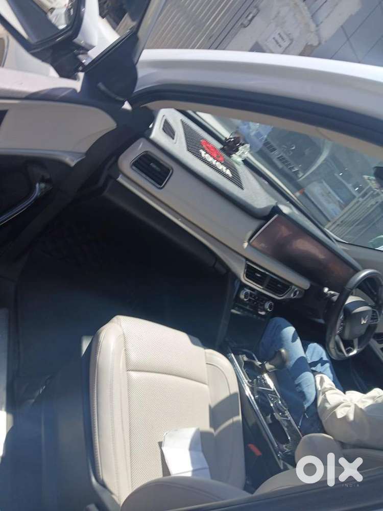 Mahindra Xuv700 2024 Diesel Automatic Top Model 21570 Km Driven