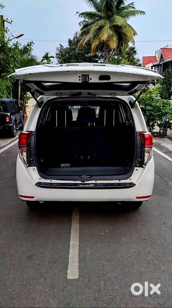 Toyota Innova Crysta 2.4 V 8 Str, 2017, Diesel