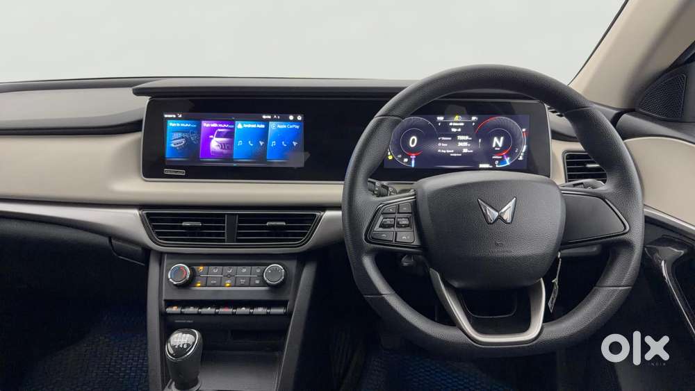 Mahindra Xuv700 2.0 Ax 5 Petrol Mt 7 Str, 2022, Petrol