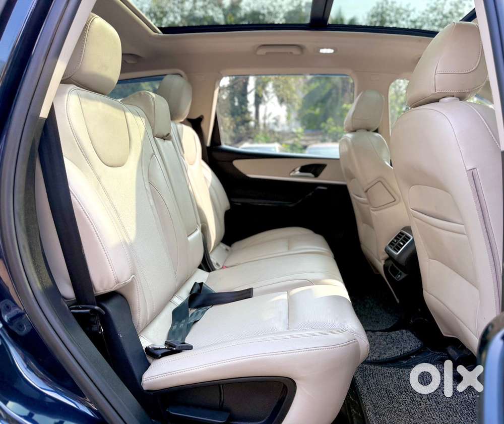 Mahindra Xuv700 Ax7l 6 Str At, 2024, Petrol