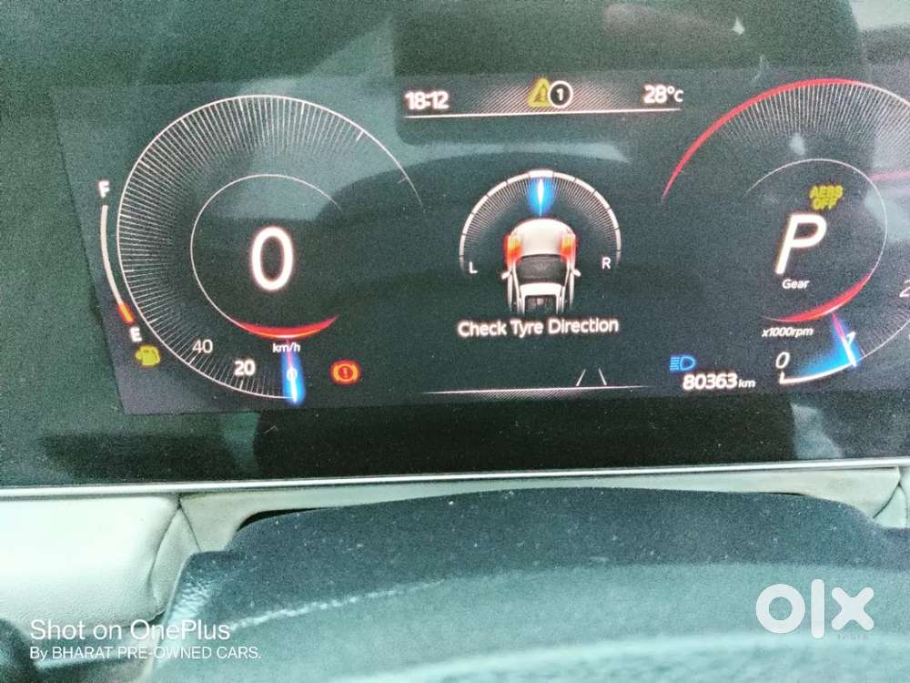 Mahindra Xuv700 2.2 Ax 7 Diesel At Luxury Pack Str Awd, 2022, Diesel