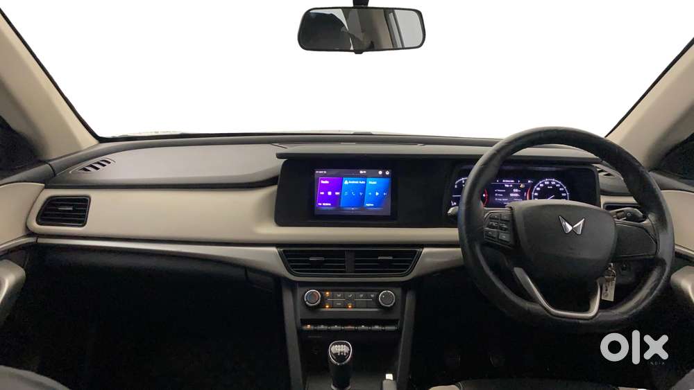 Mahindra Xuv700 2.2 Mx Diesel Mt 5 Str, 2022, Diesel