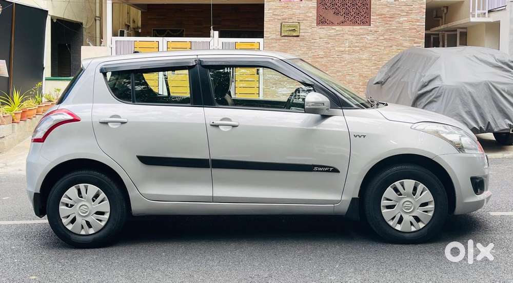 Maruti Suzuki Swift Vxi 1.2 Abs Bs-iv, 2012, Petrol