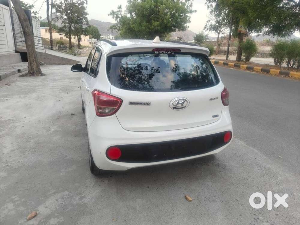 Hyundai Grand I10 Sportz 2019 ( Cng)