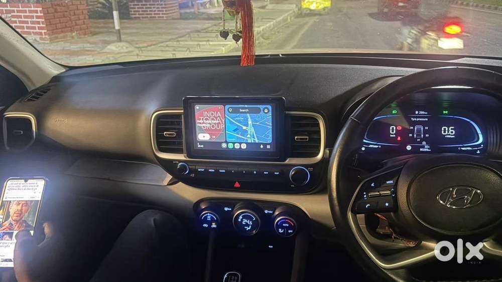 Hyundai Venue 2024 Petrol Well Maintained