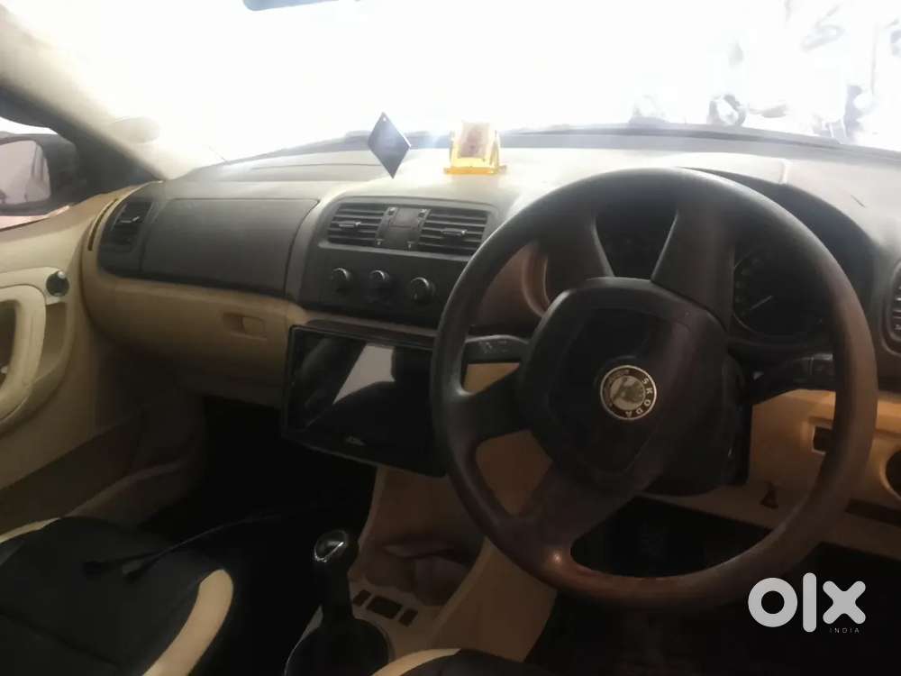 Skoda Fabia 2010 Petrol 70000 Km Driven