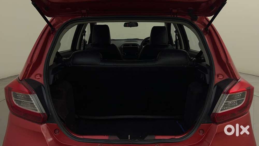 Tata Tiago Xza, 2017, Petrol
