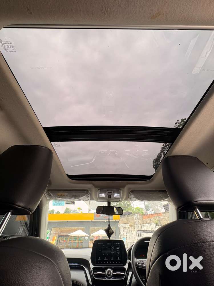 Maruti Suzuki Grand Vitara 1.5 Alpha Plus Intelligent Hybrid Ecvt, 2..