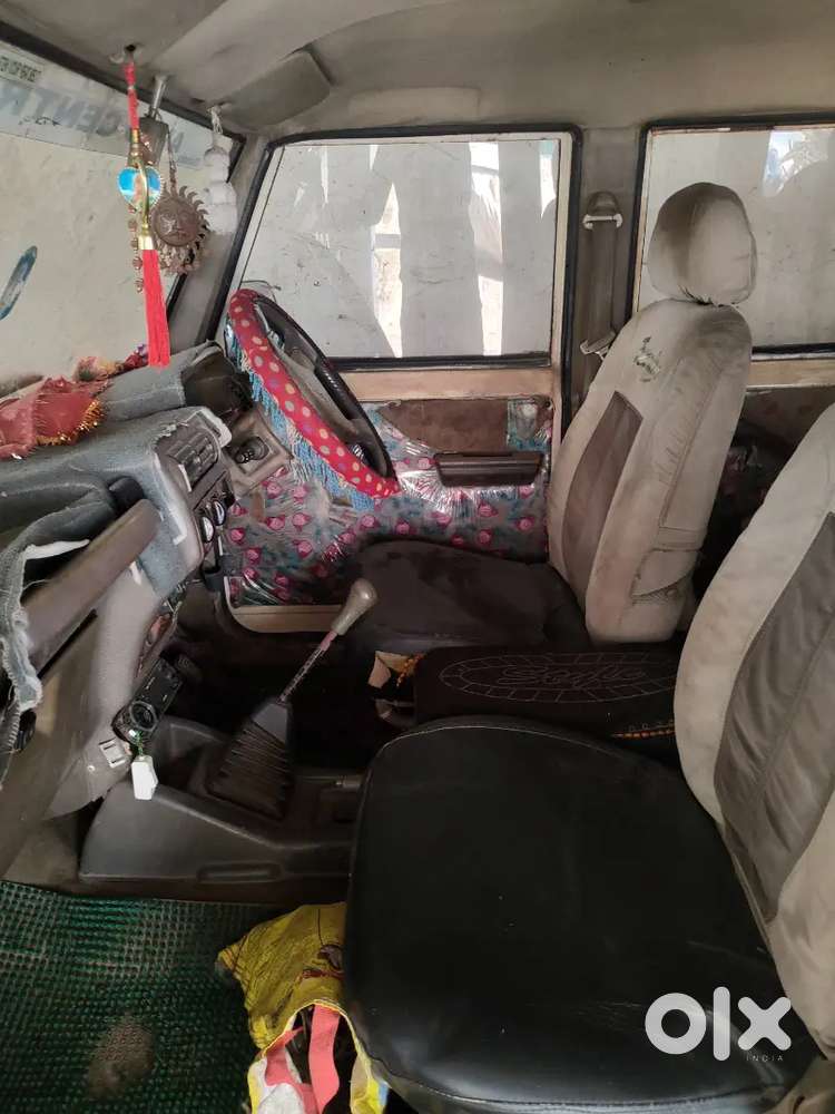 Bolero Slx 2wd 7-seater