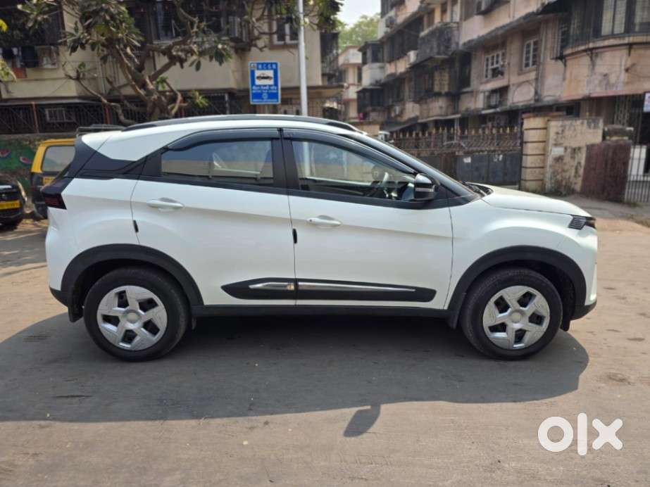 Tata Nexon Pure 1.2 Revotron Petrol 6 Mt, 2025, Cng & Hybrids