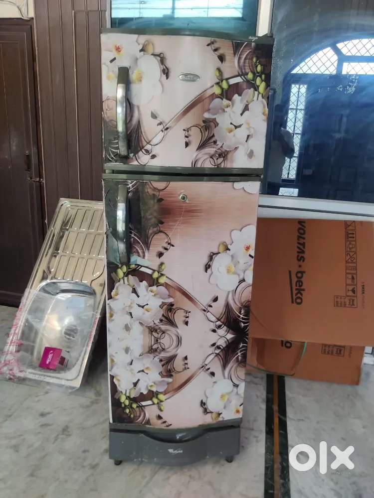 Whirlpool double door refrigerator 250 ltr