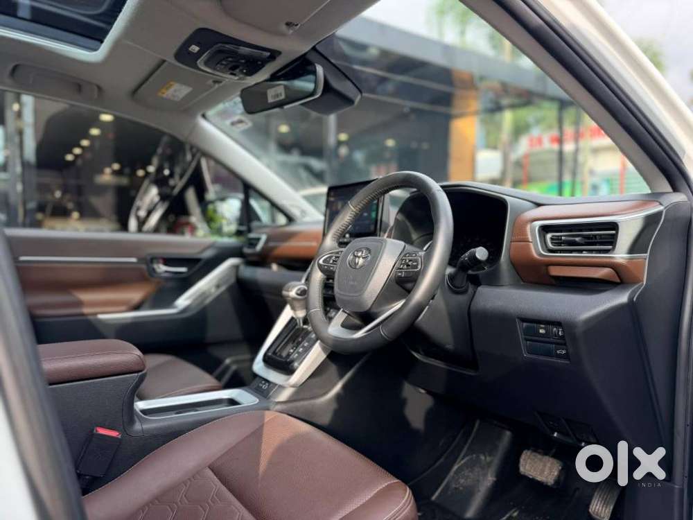 Toyota Innova Hycross 2.0 Zx (o) Hybrid 7 Str, 2025, Petrol