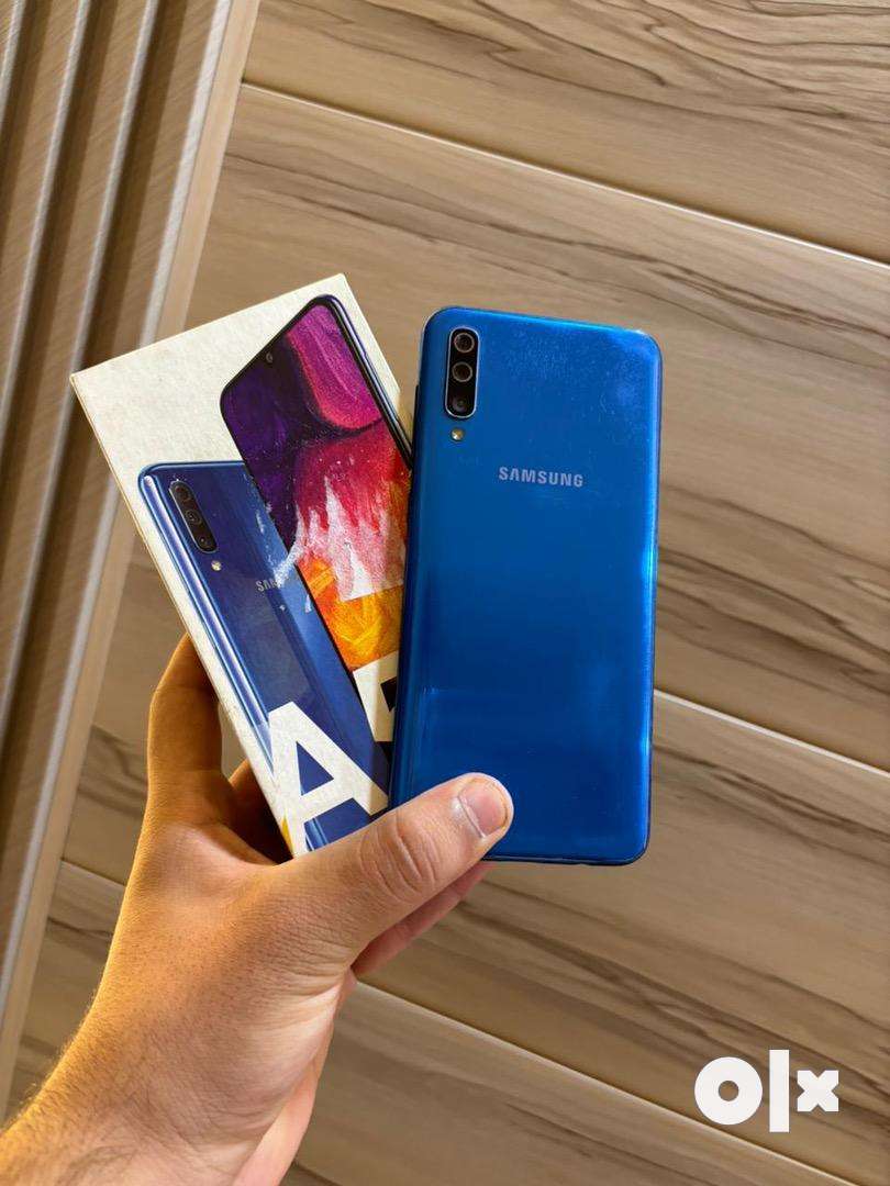 Samsung Galaxy A50 Better than Oppo Vivo One plus Mi Redmi Realme Poco ...