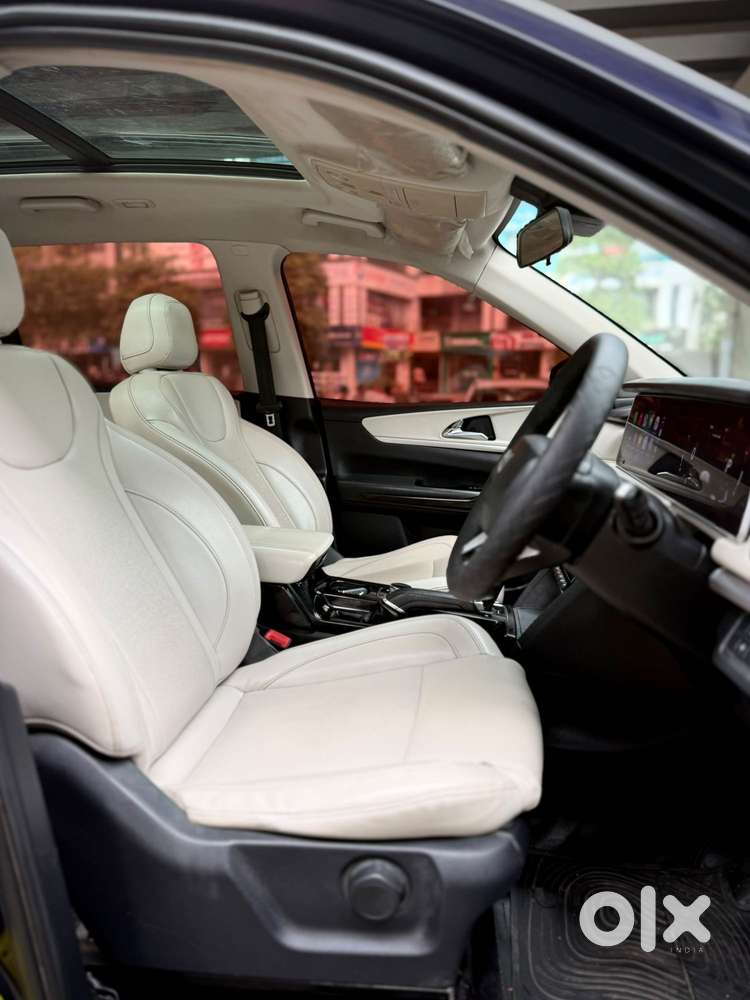 Mahindra Xuv700 2.2 Ax 7 Diesel At Str, 2022, Diesel
