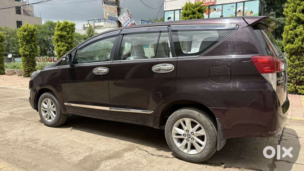 Toyota Innova Crysta 2.4 V, 2016, Diesel