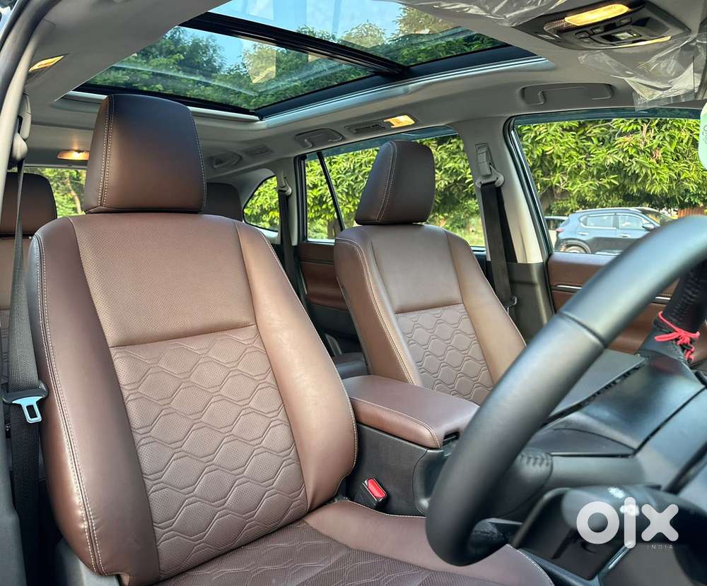 Toyota Innova Hycross 2.0 Zx Hybrid 7 Str, 2025, Petrol