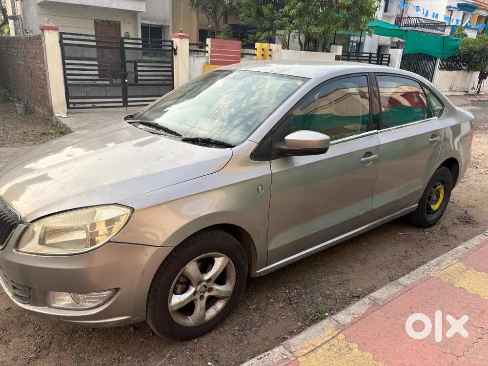 Skoda Rapid 2014 Petrol 175000 Km Driven