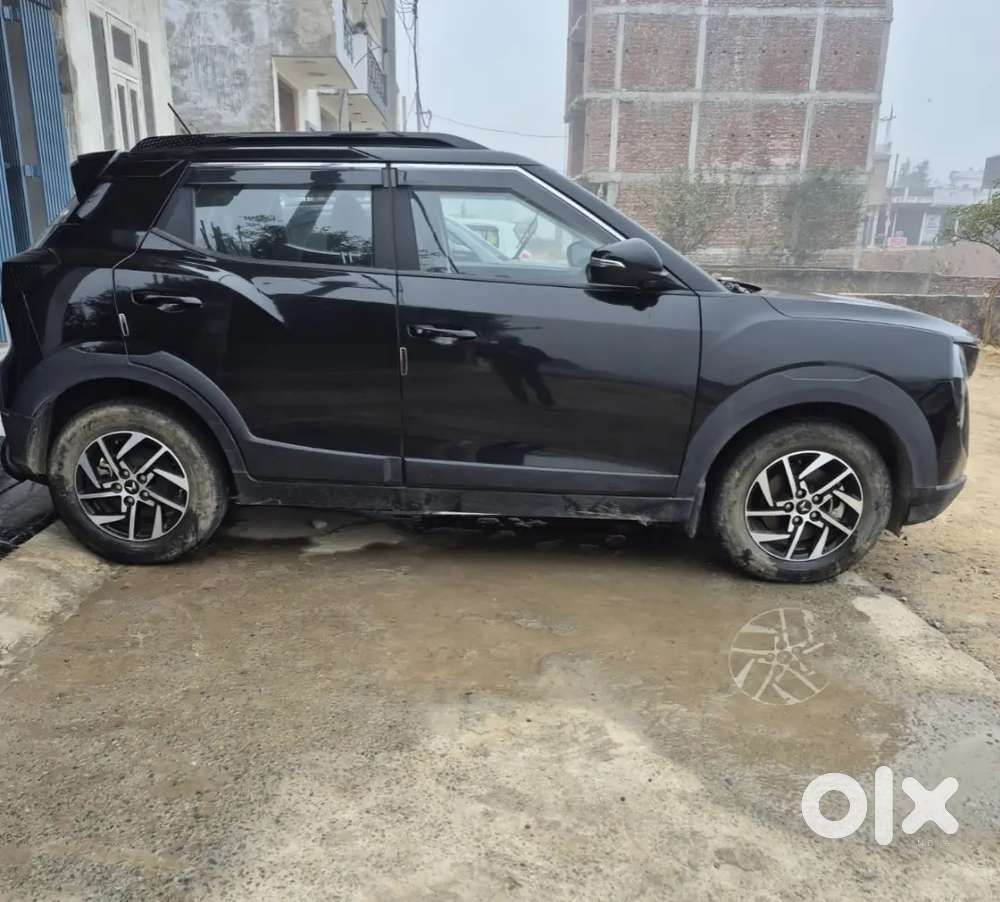 Mahindra Xuv 3xo 2025 Petrol 17300 Km Driven
