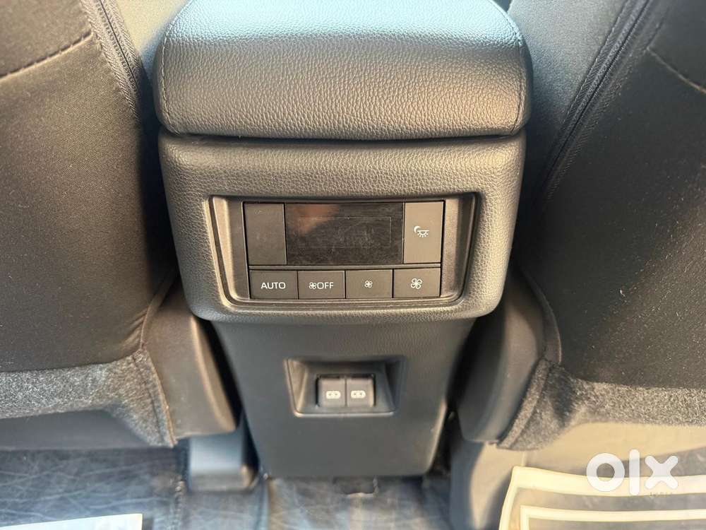 Toyota Innova Hycross 2.0 Vx Hybrid 7 Str, 2025, Petrol