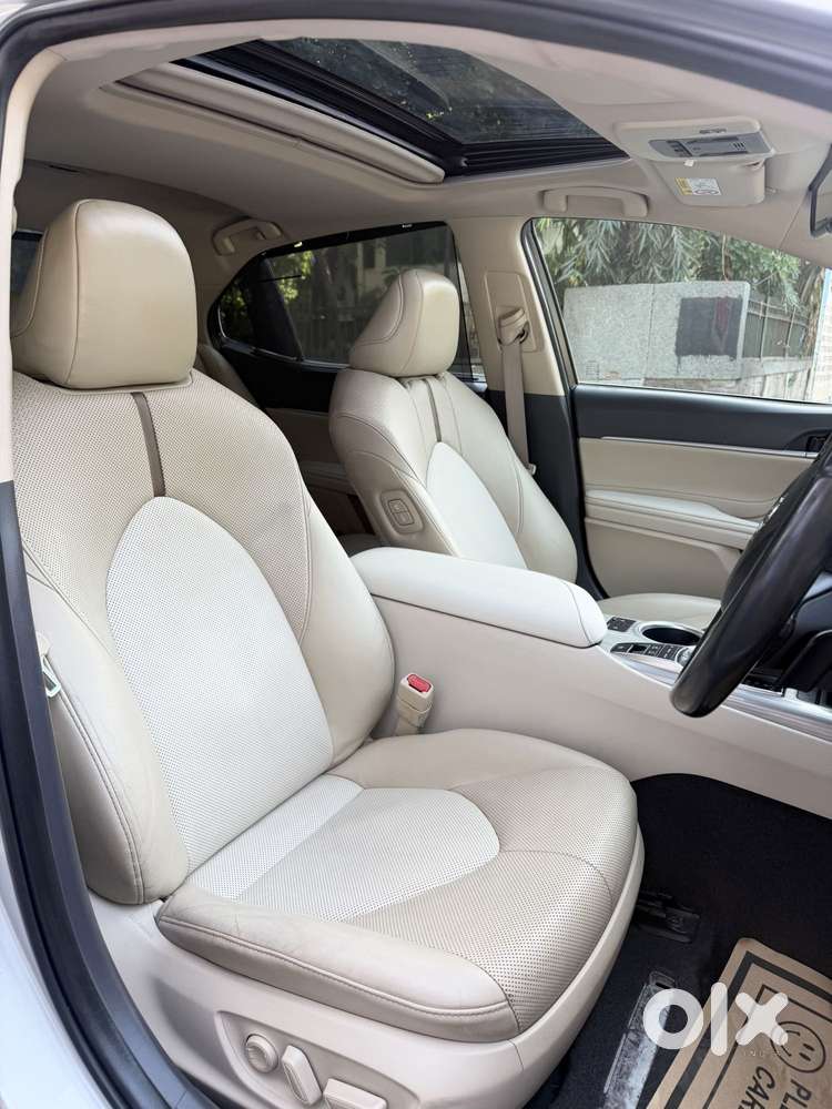 Toyota Camry, 2021, Petrol