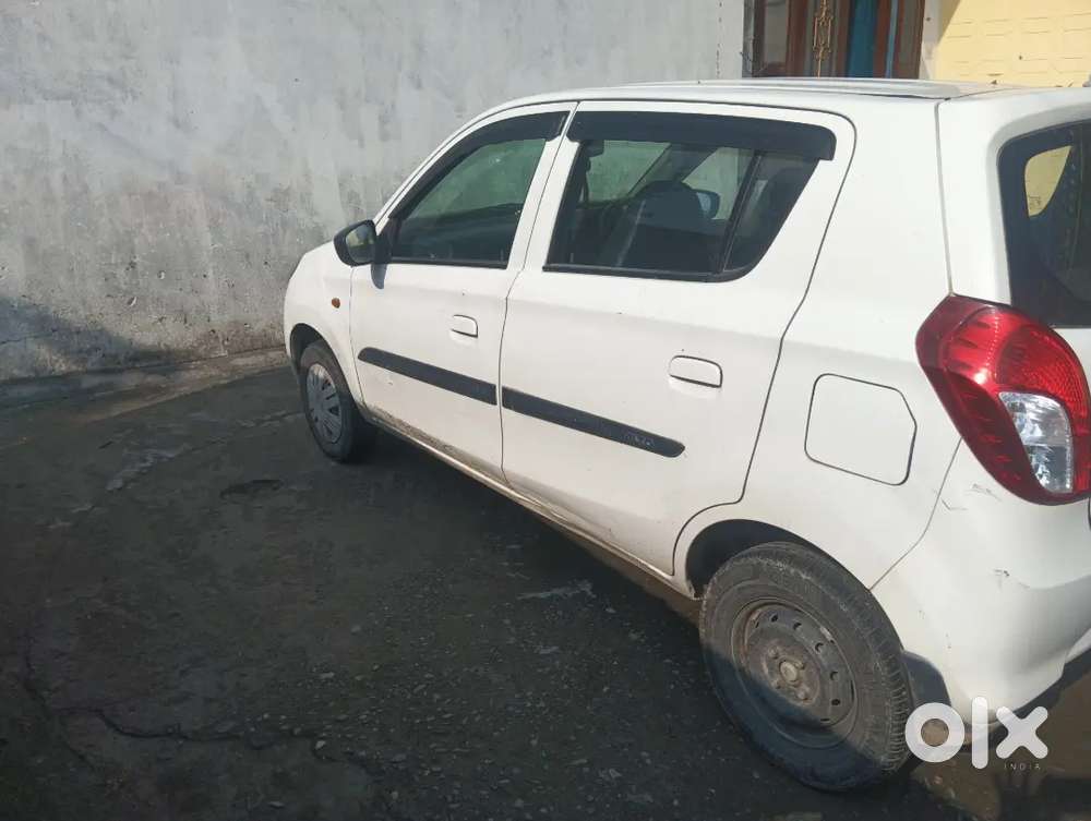 Colour Superior White Capacity 5 Seater