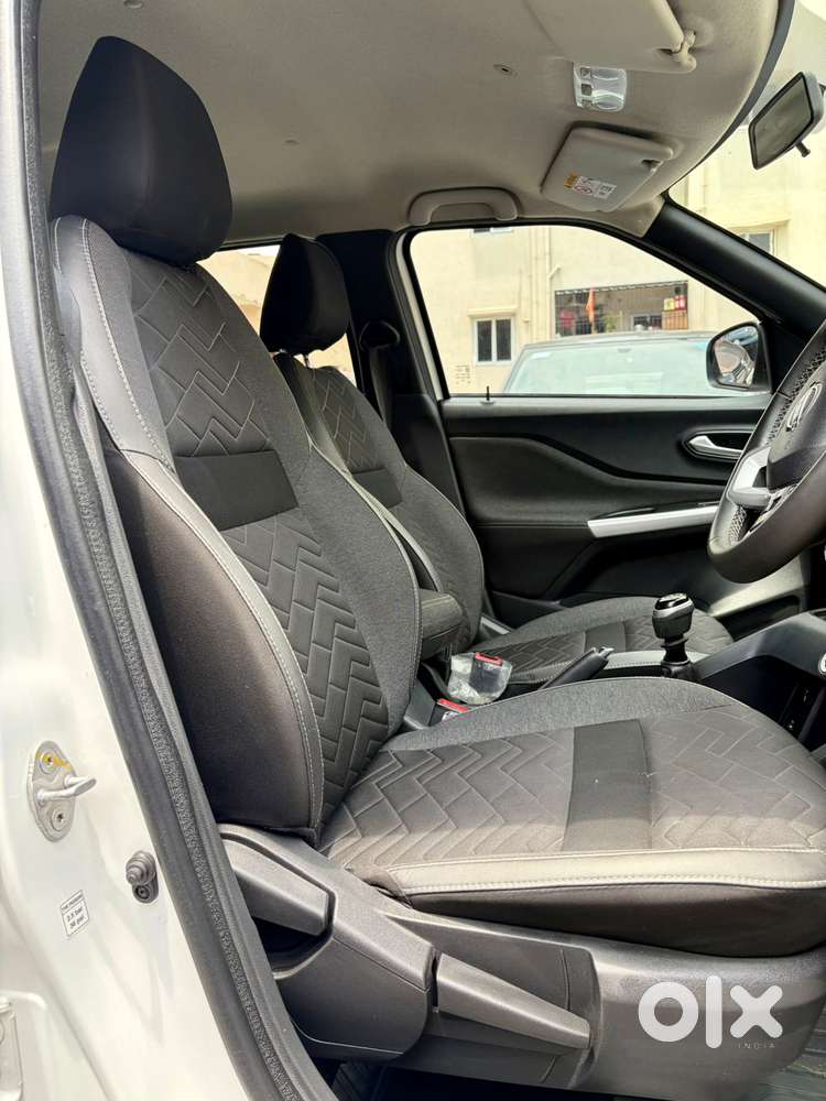 Nissan Magnite 1.0 Xv Premium, 2023, Petrol