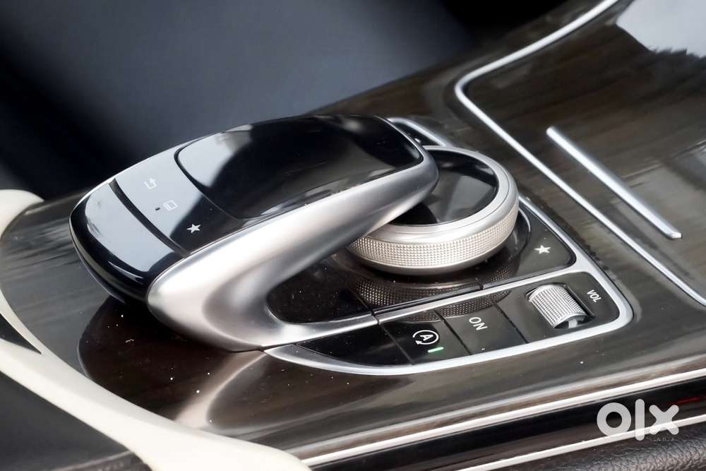 2015 Mercedes-benz C200 Avantgarde  Low Mileage  Panoramic Roof