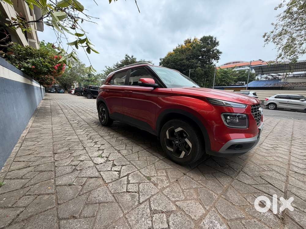 Hyundai Venue Petrol 39000 Km Driven