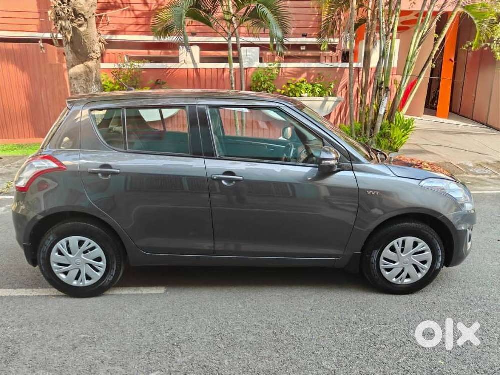 Maruti Suzuki Swift Vxi Abs Bsiv, 2016, Petrol