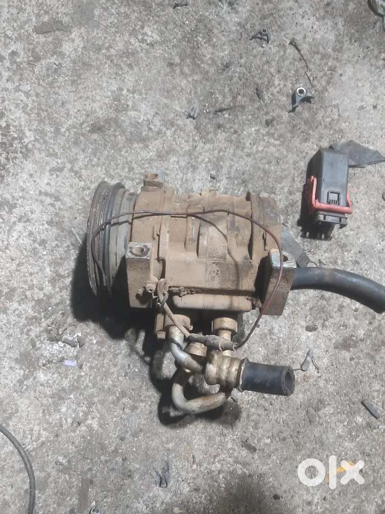 गाड़ी रनिंग कंडीशन में इसके सारे पार्ट्स बेचने हैं