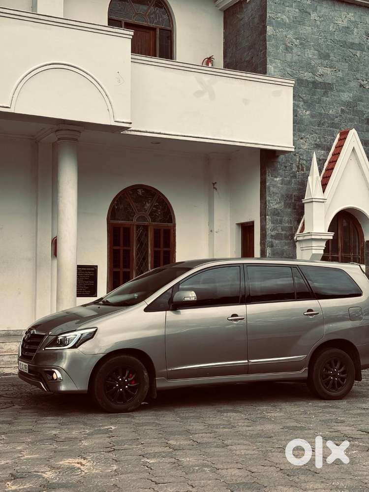 Toyota Innova 2015