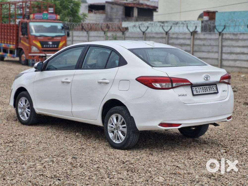Toyota Yaris V Cvt, 2018, Petrol