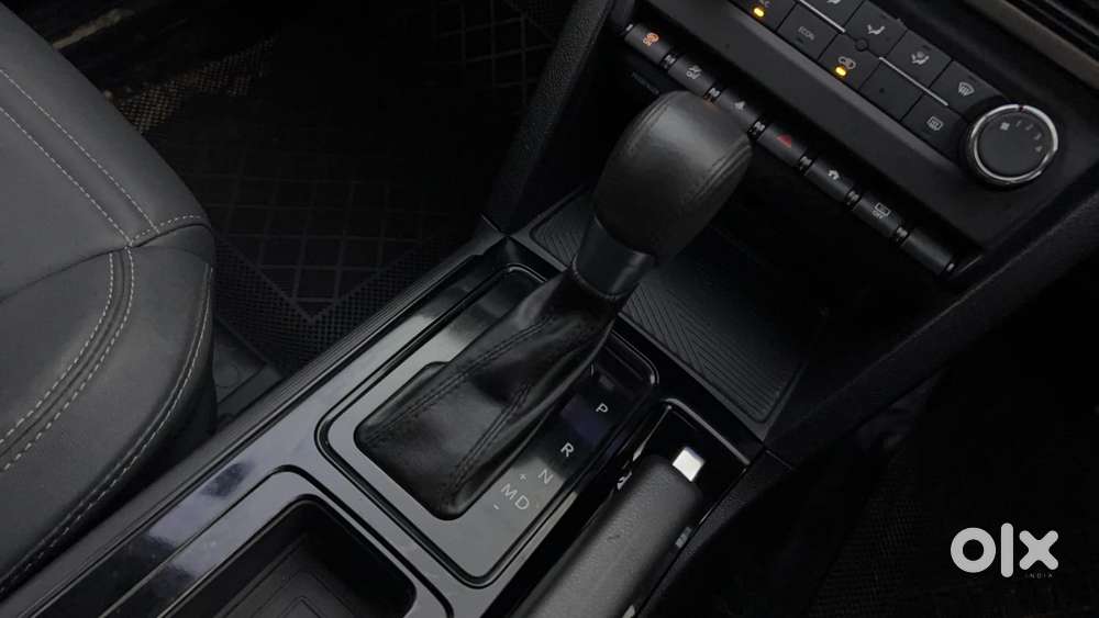 Mahindra Xuv700 2.0 Ax 3 Petrol At 5 Str, 2022, Petrol