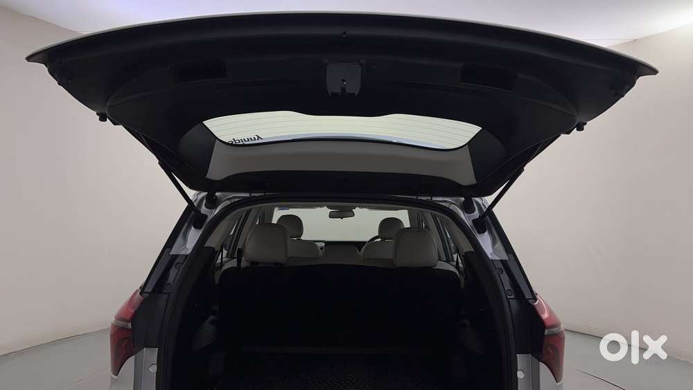 Mahindra Xuv700 2.0 Ax 5 Petrol At Str, 2023, Petrol