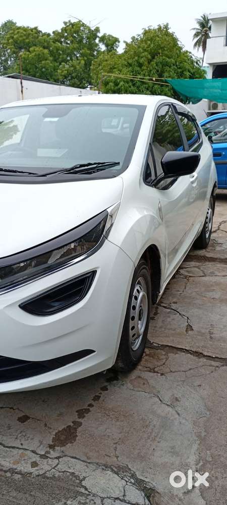 Tata Altroz 1.2 Xe, 2023, Petrol